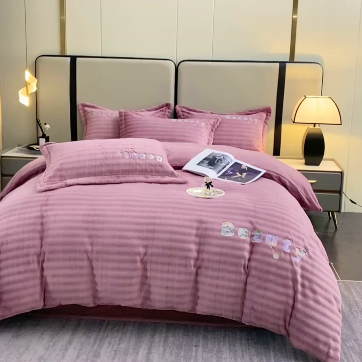 91家纺网 家纺一手货源 找家纺 新款牛奶绒绣花款四件套系列 清仓价！ 紫豆沙