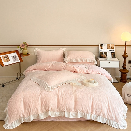 91家纺网 家纺一手货源 找家纺 （总）桃子家居 2023新款A类高克重230克法式烂花雕花提花加厚韩版花边牛奶绒四件套