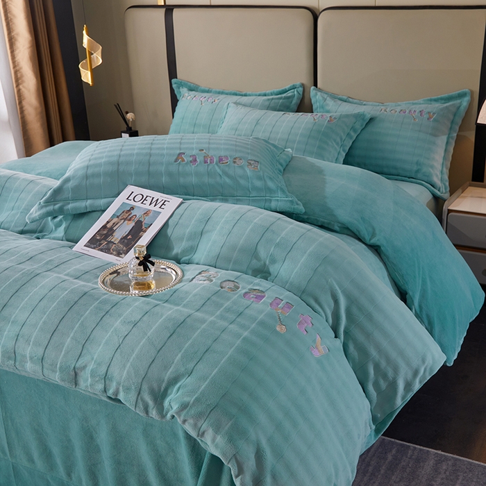 91家纺网 家纺一手货源 找家纺 新款牛奶绒绣花款四件套系列 清仓价！ 绿色