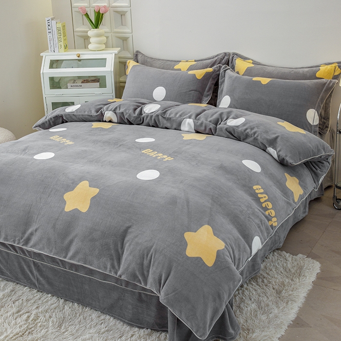 91家纺网 家纺一手货源 找家纺 尚品凤凰2025新款高克重印花牛奶绒四件套-工艺款幸运星-灰