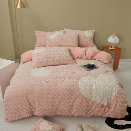 91家纺网 家纺一手货源 找家纺 （总）兄弟坊 2023兔毛玫瑰绒贴布绣四件套风格二