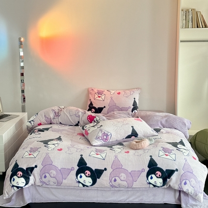 91家纺网 家纺一手货源 找家纺 美乐迪家纺 2023新款正版三丽鸥牛奶绒四件套 紫色库洛米