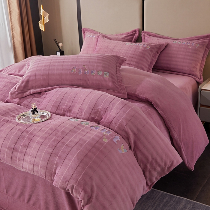 91家纺网 家纺一手货源 找家纺 新款牛奶绒绣花款四件套系列 清仓价！ 紫豆沙