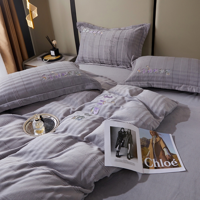 91家纺网 家纺一手货源 找家纺 新款牛奶绒绣花款四件套系列 清仓价！ 灰色