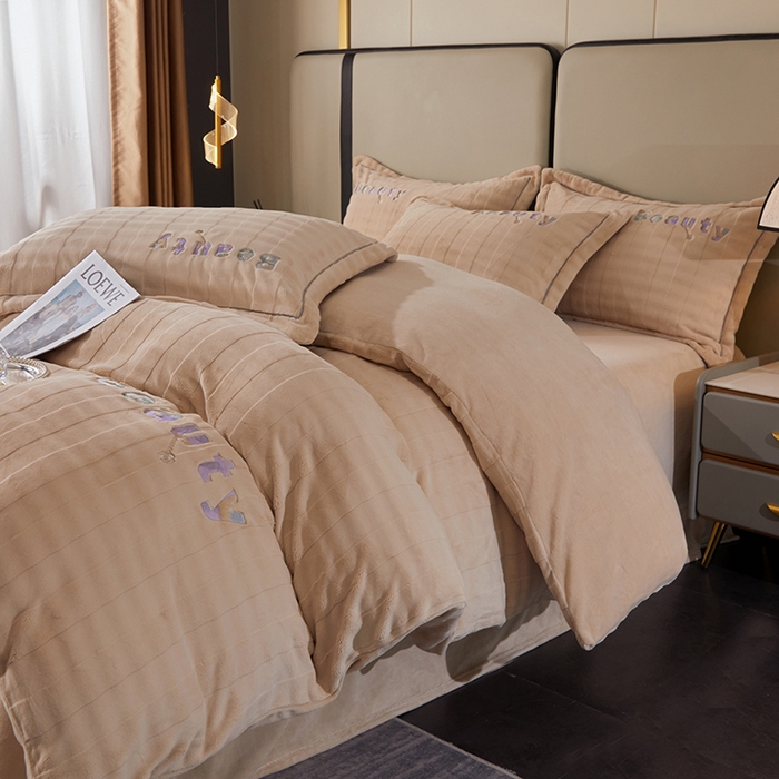 91家纺网 家纺一手货源 找家纺 新款牛奶绒绣花款四件套系列 清仓价！ 米色