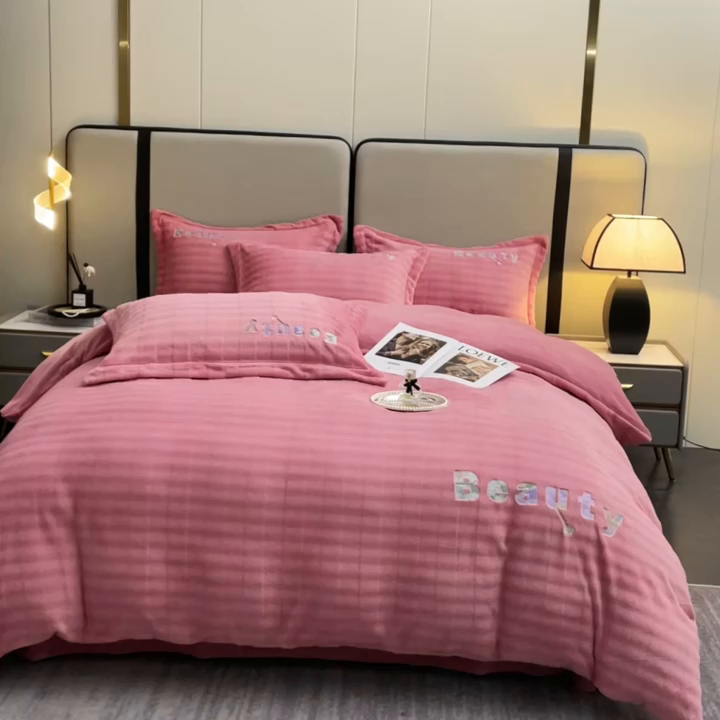 91家纺网 家纺一手货源 找家纺 新款牛奶绒绣花款四件套系列 清仓价！ 豆沙