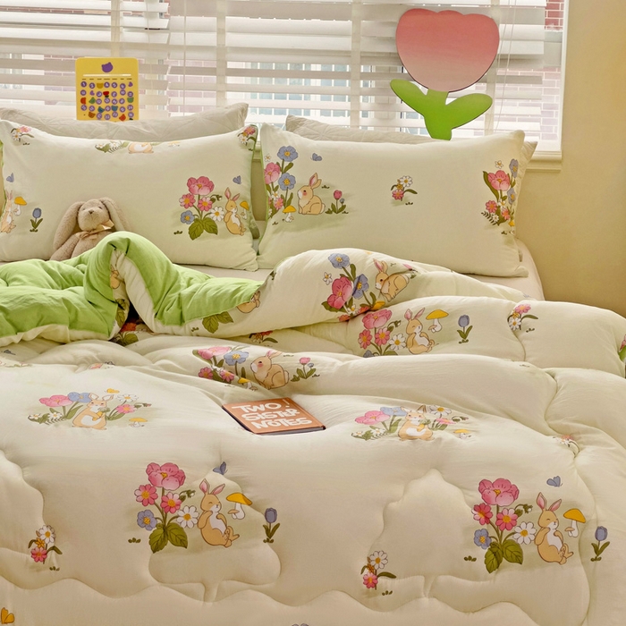 91家纺网 家纺一手货源 找家纺 寐居 2023新款A类水洗棉印花冬被 花园兔兔