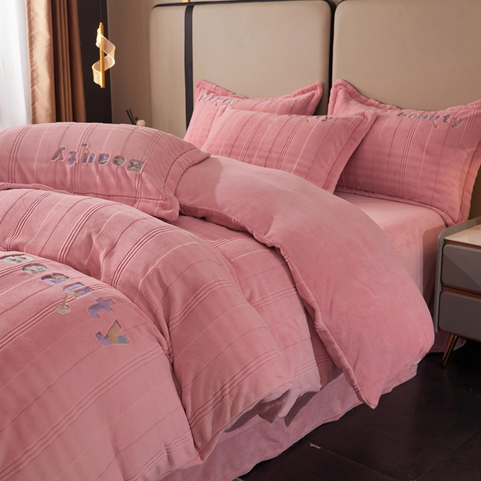 91家纺网 家纺一手货源 找家纺 （总）新款牛奶绒绣花款四件套系列 清仓价！