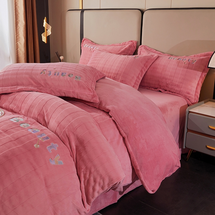 91家纺网 家纺一手货源 找家纺 新款牛奶绒绣花款四件套系列 清仓价！ 豆沙