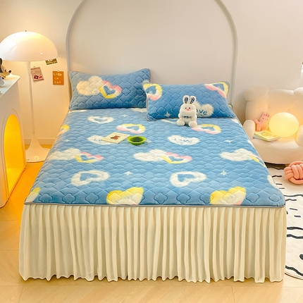 91家纺网 家纺一手货源 找家纺 圣比熊 牛奶绒夹棉床裙床罩床单床盖床护垫套三件套 爱意浓浓