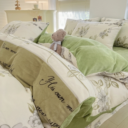 91家纺网 家纺一手货源 找家纺 帅露 2023款200g高克重亲肤吊边款印花牛奶绒四件套 维多利