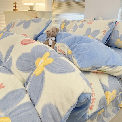 91家纺网 家纺一手货源 找家纺 （总）帅露 2023款200g高克重亲肤吊边款印花牛奶绒四件套