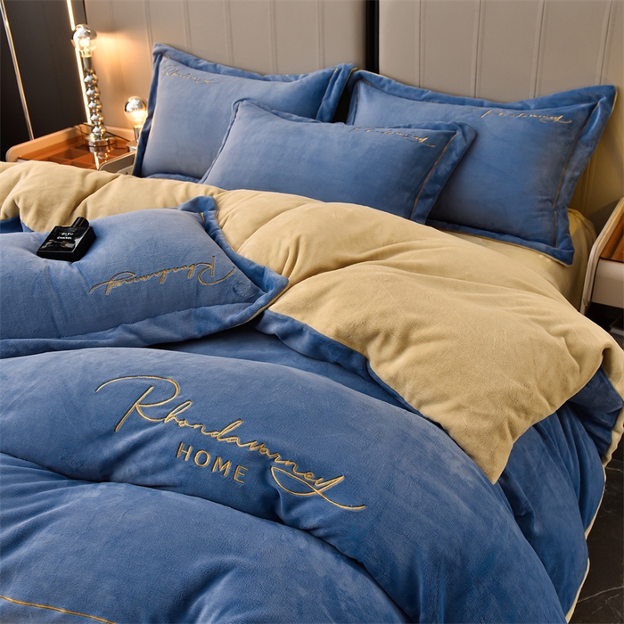 91家纺网 家纺一手货源 找家纺 笙意家纺 2025新款牛奶绒刺绣四件套-爱丁堡系列 爱丁堡-宾利蓝+奶茶