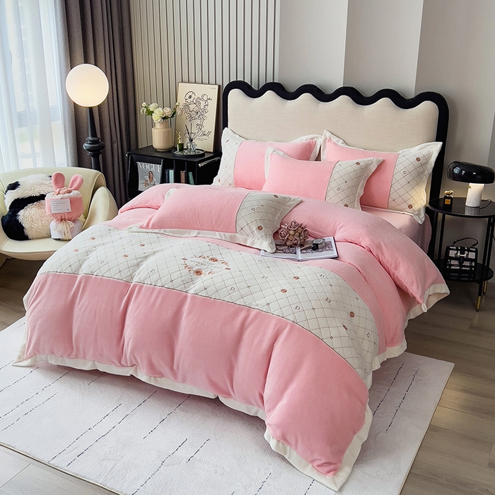 91家纺网 家纺一手货源 找家纺 （总）绒世界 2024秋冬高端刺绣菲曼牛奶绒四件套