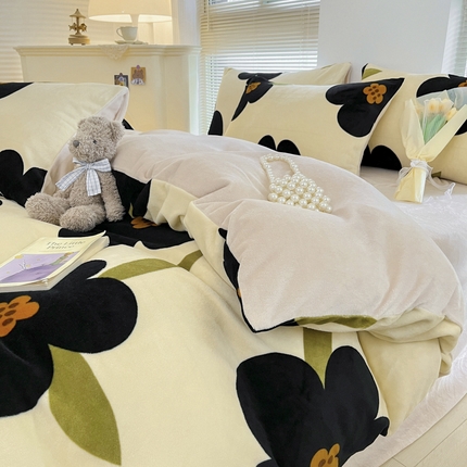 91家纺网 家纺一手货源 找家纺 （总）帅露 2023款200g高克重亲肤吊边款印花牛奶绒四件套