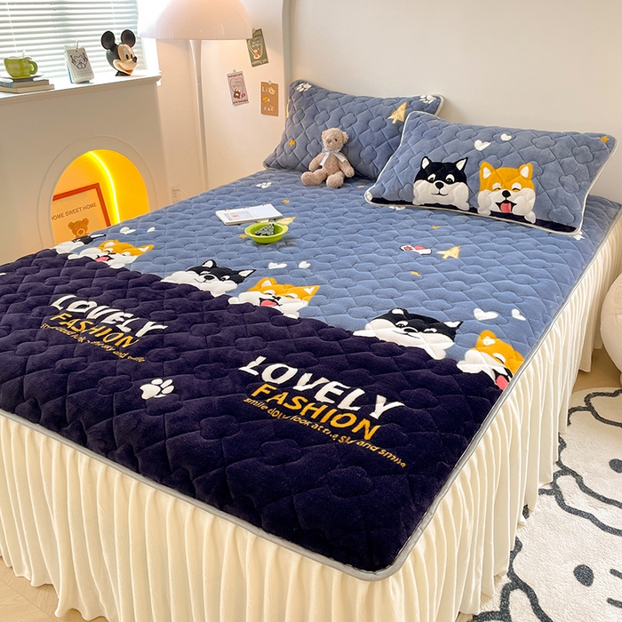 91家纺网 家纺一手货源 找家纺 梦舒羽 牛奶绒夹棉床裙床罩床单床盖床护垫套三件套 可爱狗狗