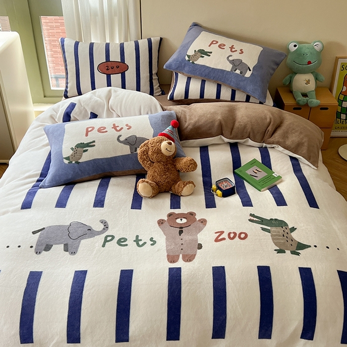 91家纺网 家纺一手货源 找家纺 萝莉家纺 2023新款设计师款牛奶绒大版数码印花系列四件套 动物园