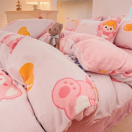 91家纺网 家纺一手货源 找家纺 （总）帅露 2023款200g高克重亲肤吊边款印花牛奶绒四件套