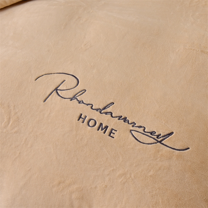 91家纺网 家纺一手货源 找家纺 笙意家纺 2025新款牛奶绒刺绣四件套-爱丁堡系列 爱丁堡-香槟+暖黄