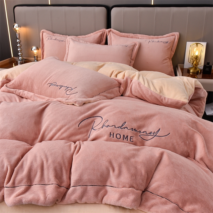 91家纺网 家纺一手货源 找家纺 笙意家纺 2025新款牛奶绒刺绣四件套-爱丁堡系列 爱丁堡-可可粉+香槟