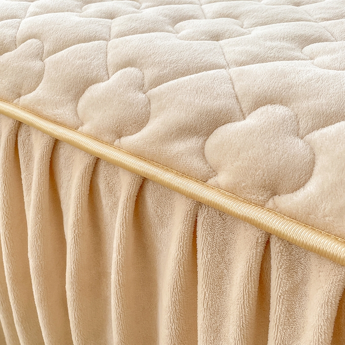 91家纺网 家纺一手货源 找家纺 梦舒羽 牛奶绒夹棉床裙床罩床单床盖床护垫套三件套 米黄