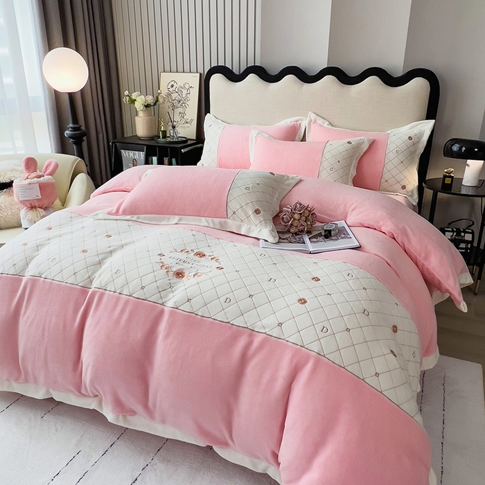 91家纺网 家纺一手货源 找家纺 （总）绒世界 2024秋冬高端刺绣菲曼牛奶绒四件套