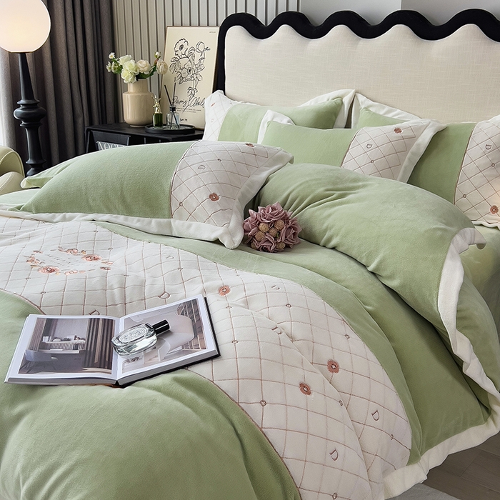 91家纺网 家纺一手货源 找家纺 绒世界 2024秋冬高端刺绣菲曼牛奶绒四件套 菲曼-牛油果绿