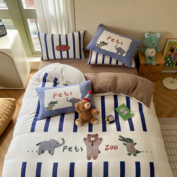 91家纺网 家纺一手货源 找家纺 萝莉家纺 2023新款设计师款牛奶绒大版数码印花系列四件套 动物园