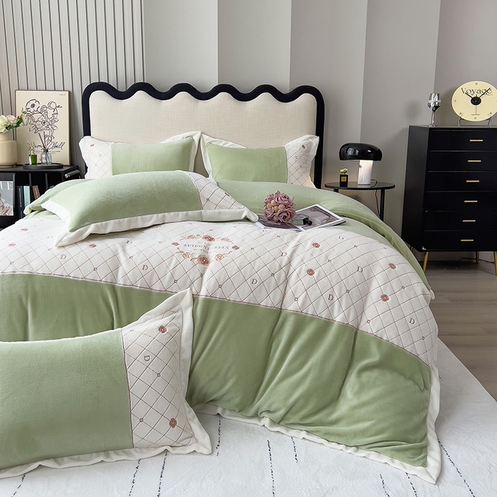 91家纺网 家纺一手货源 找家纺 绒世界 2024秋冬高端刺绣菲曼牛奶绒四件套 菲曼-牛油果绿