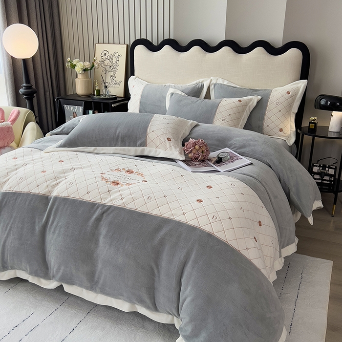 91家纺网 家纺一手货源 找家纺 绒世界 2024秋冬高端刺绣菲曼牛奶绒四件套 菲曼-高级灰