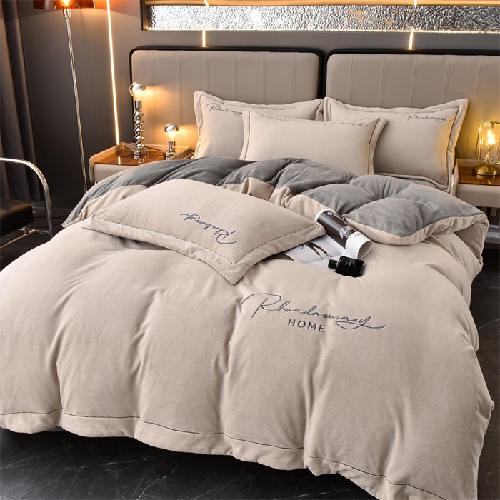 91家纺网 家纺一手货源 找家纺 笙意家纺 2025新款牛奶绒刺绣四件套-爱丁堡系列 爱丁堡-山灰＋中灰