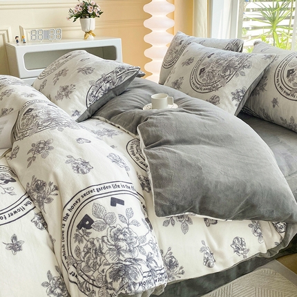 91家纺网 家纺一手货源 找家纺 （总）帅露 2023款200g高克重亲肤吊边款印花牛奶绒四件套