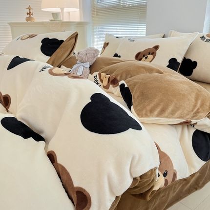 91家纺网 家纺一手货源 找家纺 （总）帅露 2023款200g高克重亲肤吊边款印花牛奶绒四件套