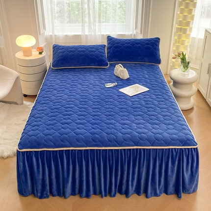 91家纺网 家纺一手货源 找家纺 圣比熊 牛奶绒夹棉床裙床罩床单床盖床护垫套三件套 深海蓝