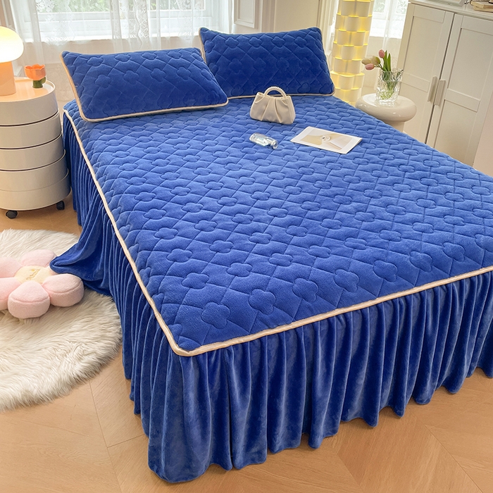 91家纺网 家纺一手货源 找家纺 梦舒羽 牛奶绒夹棉床裙床罩床单床盖床护垫套三件套 深海蓝