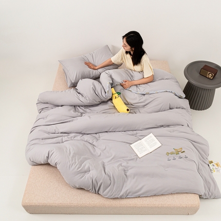 91家纺网 家纺一手货源 找家纺 （总）八方汇 2023新款被子被芯春秋被冬被软糯奶蕉被（奶蕉香味）