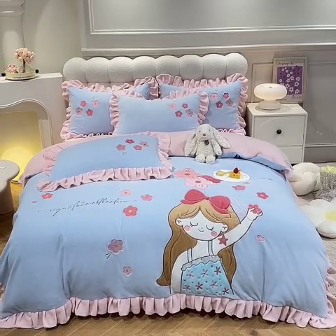 91家纺网 家纺一手货源 找家纺 绒世界 2024新款高档贴布绣甜心公主牛奶绒四件套 甜心公主-蓝粉