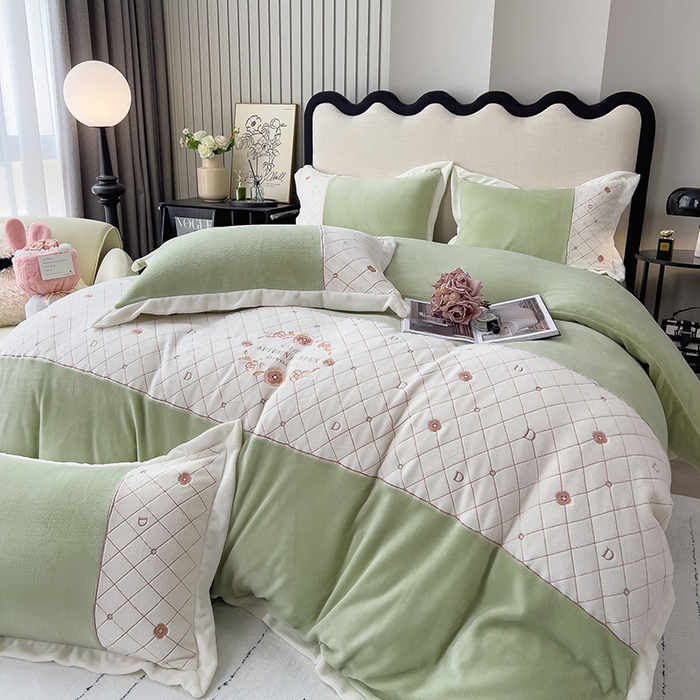 91家纺网 家纺一手货源 找家纺 绒世界 2024秋冬高端刺绣菲曼牛奶绒四件套 菲曼-牛油果绿