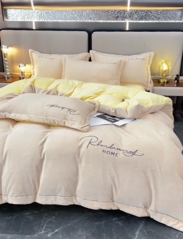 91家纺网 家纺一手货源 找家纺 笙意家纺 2025新款牛奶绒刺绣四件套-爱丁堡系列 爱丁堡-香槟+暖黄