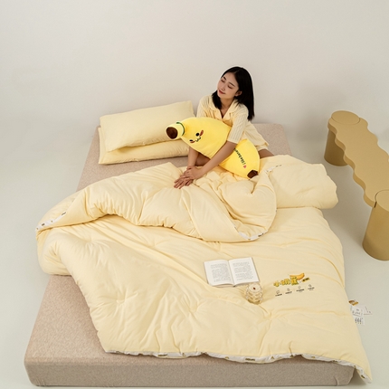 91家纺网 家纺一手货源 找家纺 （总）八方汇 2023新款被子被芯春秋被冬被软糯奶蕉被（奶蕉香味）