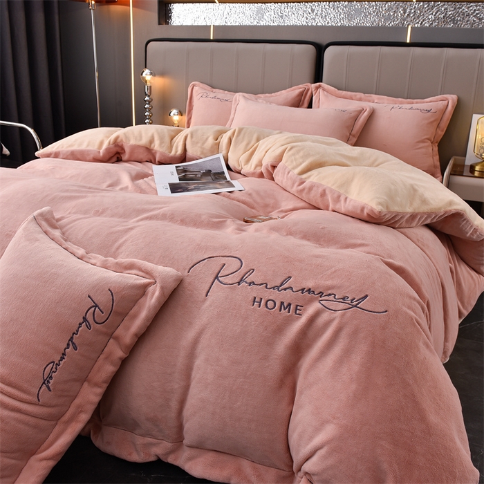 91家纺网 家纺一手货源 找家纺 笙意家纺 2025新款牛奶绒刺绣四件套-爱丁堡系列 爱丁堡-可可粉+香槟