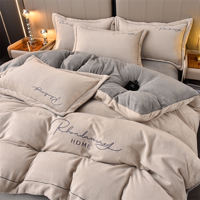 91家纺网 家纺一手货源 找家纺 笙意家纺 2025新款牛奶绒刺绣四件套-爱丁堡系列 爱丁堡-山灰＋中灰