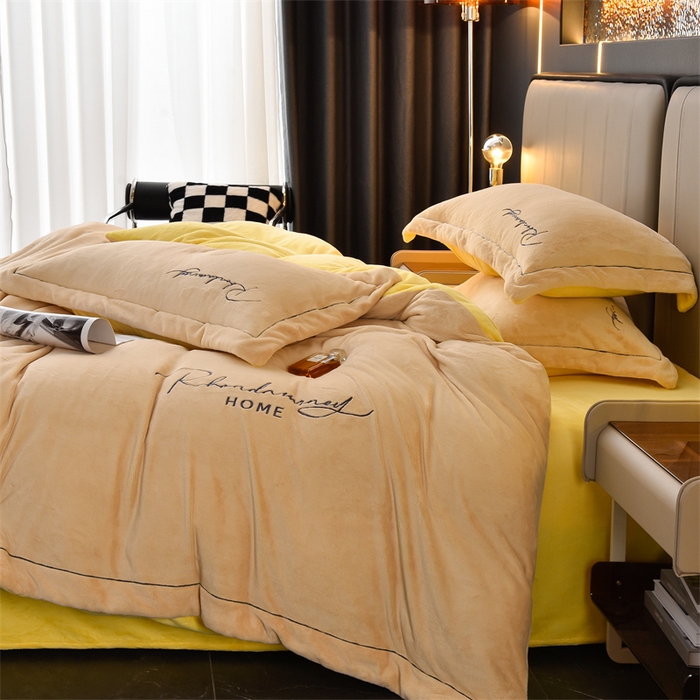 91家纺网 家纺一手货源 找家纺 笙意家纺 2025新款牛奶绒刺绣四件套-爱丁堡系列 爱丁堡-香槟+暖黄