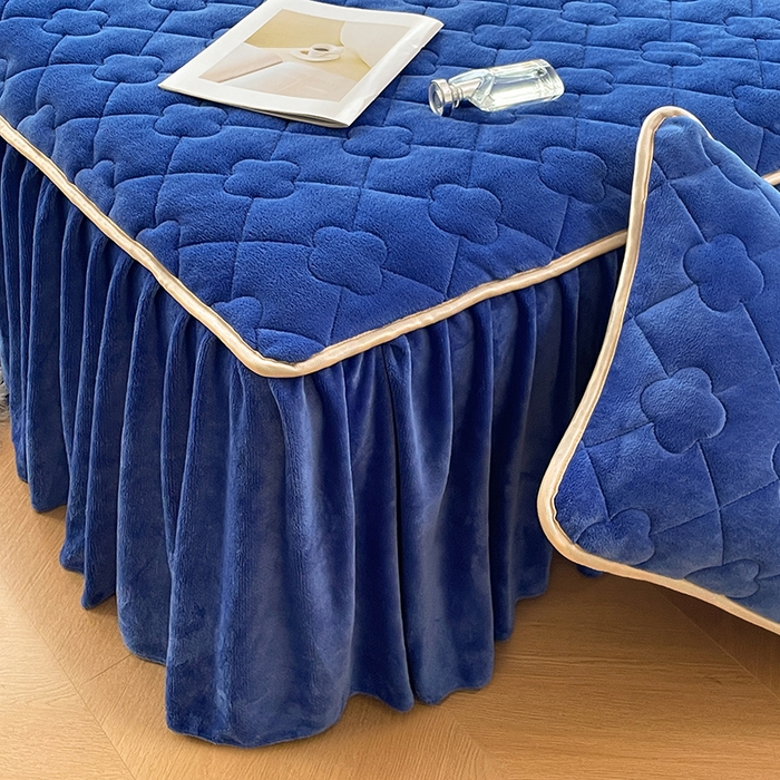 91家纺网 家纺一手货源 找家纺 梦舒羽 牛奶绒夹棉床裙床罩床单床盖床护垫套三件套 深海蓝