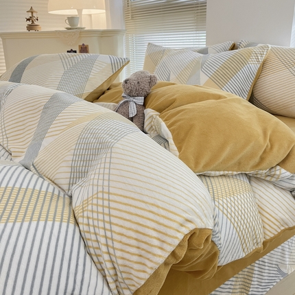 91家纺网 家纺一手货源 找家纺 （总）帅露 2023款200g高克重亲肤吊边款印花牛奶绒四件套