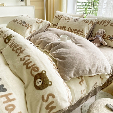 91家纺网 家纺一手货源 找家纺 （总）帅露 2023款200g高克重亲肤吊边款印花牛奶绒四件套