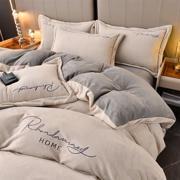 91家纺网 家纺一手货源 找家纺 笙意家纺 2025新款牛奶绒刺绣四件套-爱丁堡系列 爱丁堡-山灰＋中灰