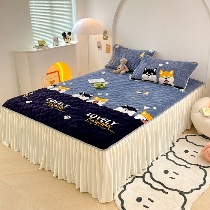 91家纺网 家纺一手货源 找家纺 梦舒羽 牛奶绒夹棉床裙床罩床单床盖床护垫套三件套 可爱狗狗