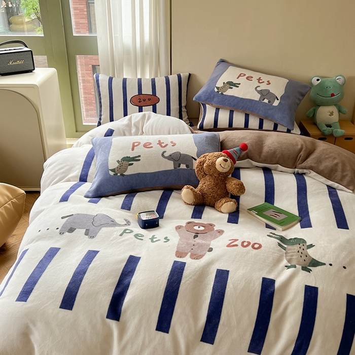 91家纺网 家纺一手货源 找家纺 萝莉家纺 2023新款设计师款牛奶绒大版数码印花系列四件套 动物园