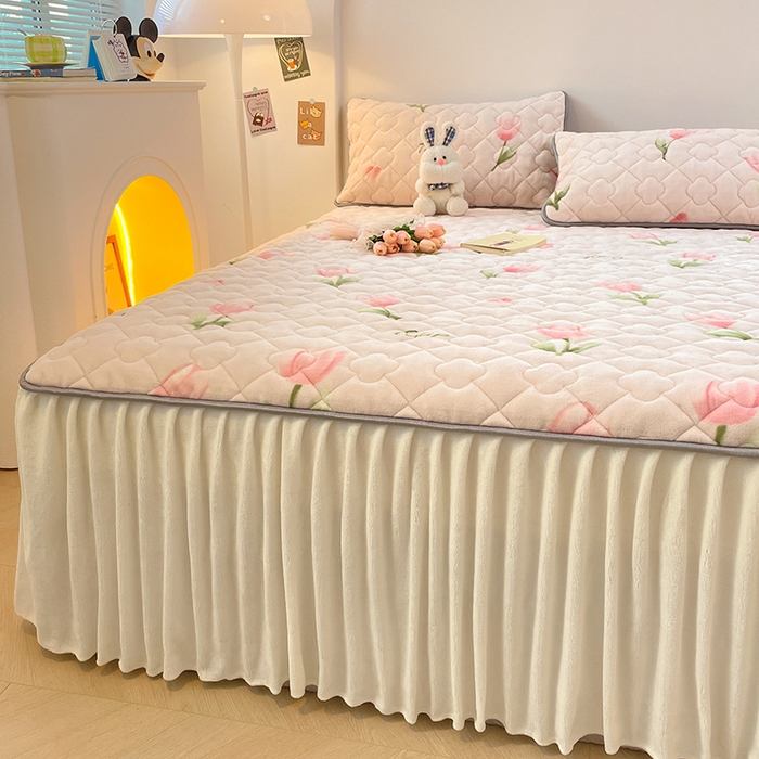 91家纺网 家纺一手货源 找家纺 梦舒羽 牛奶绒夹棉床裙床罩床单床盖床护垫套三件套 郁金香